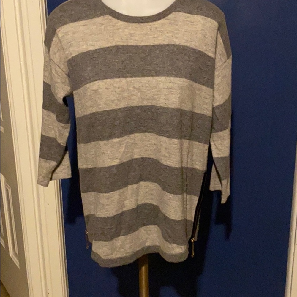Papillon sweater great condition